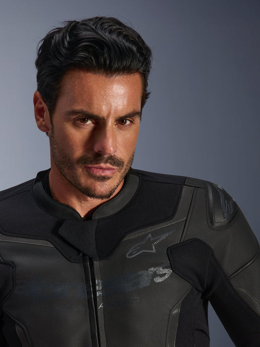 ALPINESTARSGP FORCE v2 LEATHER JACKETS 2026 in Black/Black