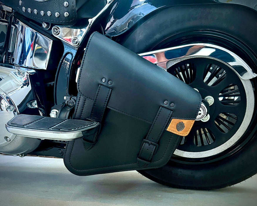 HELGRADE LEATHER SOLO BAG in Black