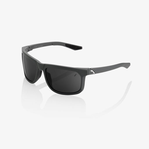 100% Hakan Sunglasses in Gray / Smoke